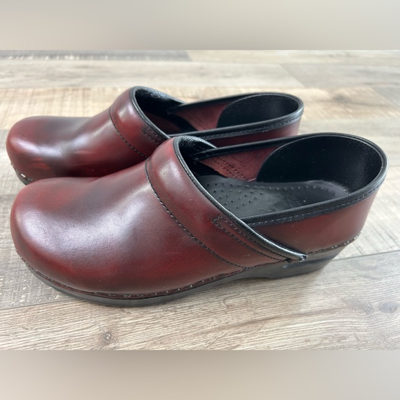 Dansko Professional - Cordovan Cabrio Clog - EUC  - Size 40 or 9.5 to 10 - Picture 5 of 11